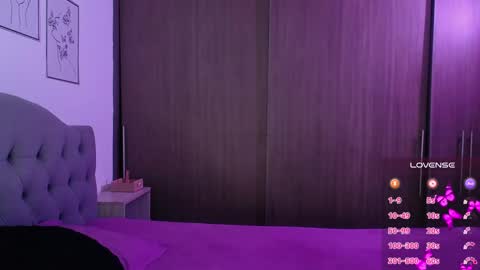 violett  Independent model online show from March 9, 4:37 am