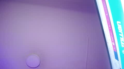 Snapshot of violett_queen122 chatting on September 30, 2:28 am violett_queen122 online show from September 30, 2:28 am