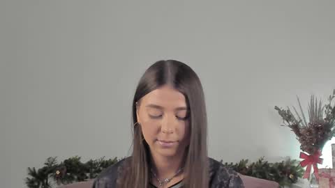 violetta_finch online show from January 13, 8:15 am