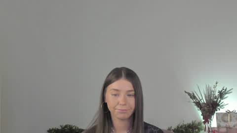 violetta_finch online show from December 19, 8:45 am