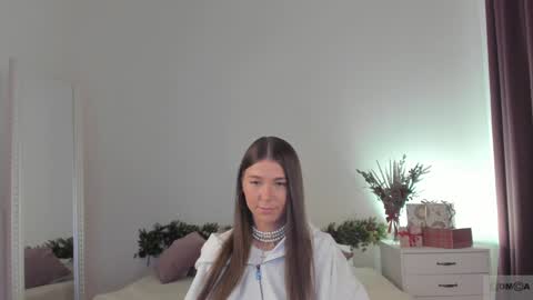 violetta_finch online show from December 15, 8:30 am