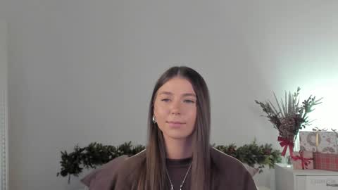 violetta_finch online show from December 14, 8:34 am