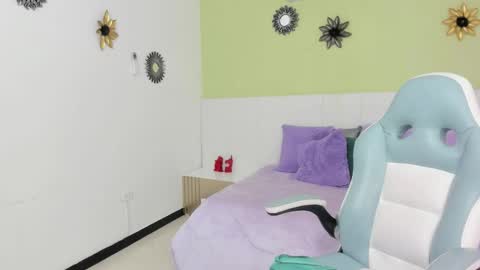 Snapshot of violetta_skinny chatting on September 30, 10:10 am violetta online show from September 30, 10:10 am