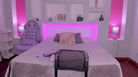 ViolettaBaker online show from December 12, 7:48 pm