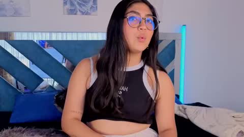 violettabloom_ online show from September 16, 8:50 pm