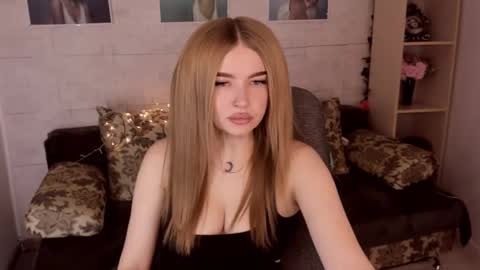 ViolettaOtis online show from December 23, 11:57 am