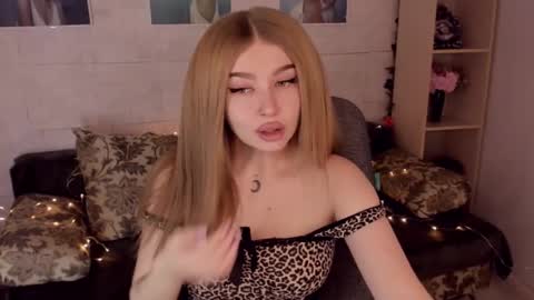 ViolettaOtis online show from December 29, 11:29 am