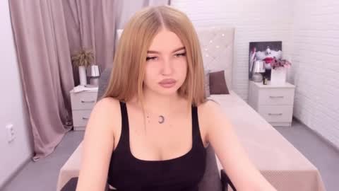 ViolettaOtis online show from December 12, 11:40 am