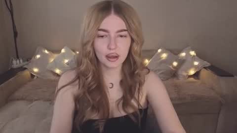 ViolettaOtis online show from October 16, 12:08 pm