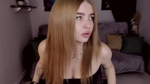 ViolettaOtis online show from January 8, 11:32 am