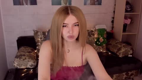 ViolettaOtis online show from December 13, 11:34 am