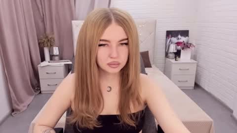 ViolettaOtis online show from December 17, 11:39 am