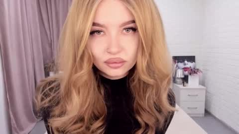 ViolettaOtis online show from December 14, 11:29 am