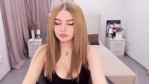 ViolettaOtis online show from December 27, 11:28 am