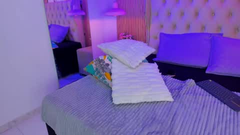violettaruizz online show from May 11, 2:45 pm