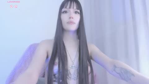 Snapshot of violettbones chatting on October 15, 4:59 am Violett online show from October 15, 4:59 am