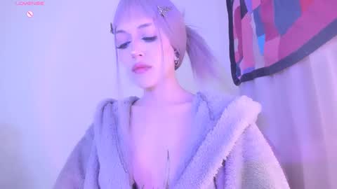 Snapshot of violettbones chatting on February 8, 5:40 am Violett online show from February 8, 5:40 am