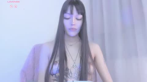 Snapshot of violettbones chatting on October 18, 5:32 am Violett online show from October 18, 5:32 am