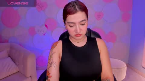 Violett Castel online show from December 8, 5:22 pm