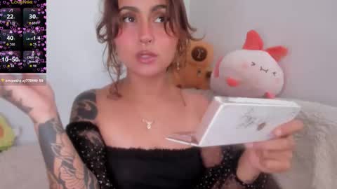 Snapshot of violetteramirez01 chatting on October 25, 5:53 pm Violette online show from October 25, 5:53 pm