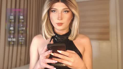 Snapshot of violetversacexx chatting on October 24, 6:20 am Best Of Both Worlds online show from October 24, 6:20 am