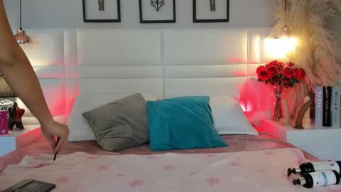 VIOLLET online show from November 10, 9:10 pm