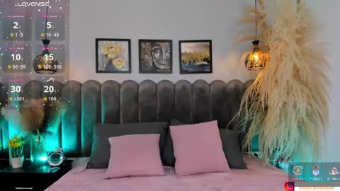 Snapshot of viollet_xoxo chatting on October 1, 9:42 pm VIOLLET online show from October 1, 9:42 pm