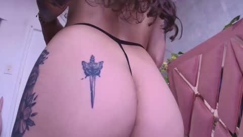 Snapshot of viollettaa_ chatting on October 2, 8:58 pm Violetta online show from October 2, 8:58 pm