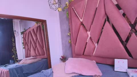 Snapshot of viollettaa_ chatting on September 14, 8:18 pm Violetta online show from September 14, 8:18 pm