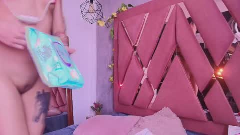 Snapshot of viollettaa_ chatting on September 10, 7:14 pm Violetta online show from September 10, 7:14 pm