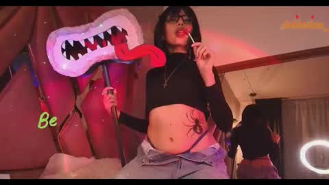 Snapshot of viollettaa_ chatting on October 25, 10:38 pm Violetta online show from October 25, 10:38 pm