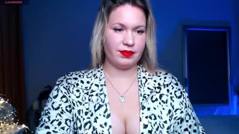 Snapshot of vip_juicy chatting on December 6, 7:54 am VelvettTime online show from December 6, 7:54 am