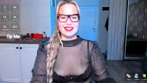 Snapshot of vip_juicy chatting on October 19, 9:33 am VelvettTime online show from October 19, 9:33 am