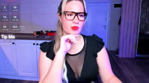 Snapshot of vip_juicy chatting on October 1, 11:15 am VelvettTime online show from October 1, 11:15 am