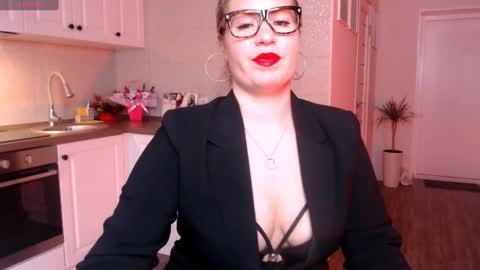 Snapshot of vip_juicy chatting on February 7, 9:16 am VelvettTime online show from February 7, 9:16 am