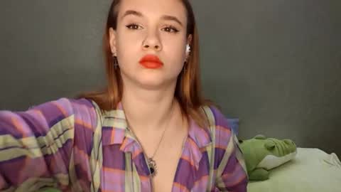 Mia online show from October 17, 11:02 am