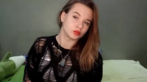 Mia online show from October 18, 11:13 am