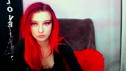Snapshot of virgiluna chatting on December 8, 9:19 pm VirginLuna online show from December 8, 9:19 pm