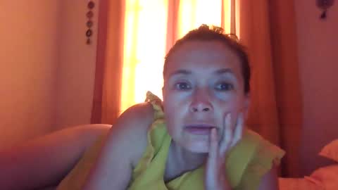 Snapshot of vivi_bee chatting on January 21, 9:04 pm vivian online show from January 21, 9:04 pm