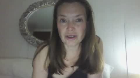Snapshot of vivi_bee chatting on September 19, 1:26 am vivian online show from September 19, 1:26 am