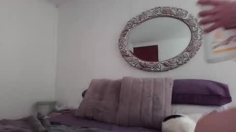 Snapshot of vivi_bee chatting on December 10, 1:33 pm vivian online show from December 10, 1:33 pm