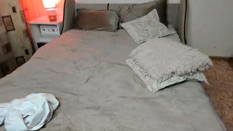 Snapshot of vivian_alison chatting on February 6, 6:35 pm vivian_alison online show from February 6, 6:35 pm