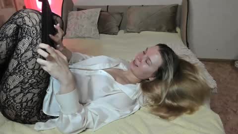 Snapshot of vivian_alison chatting on December 18, 2:17 pm vivian_alison online show from December 18, 2:17 pm