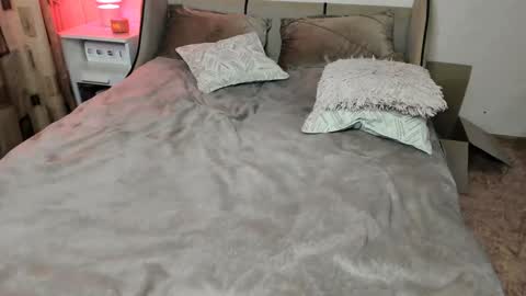 Snapshot of vivian_alison chatting on January 12, 6:26 pm vivian_alison online show from January 12, 6:26 pm