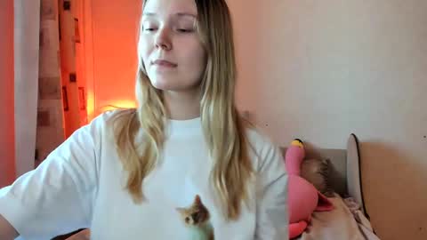 Snapshot of vivian_alison chatting on February 26, 2:05 pm vivian_alison online show from February 26, 2:05 pm