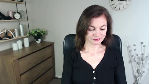 Vivian online show from December 17, 5:40 am
