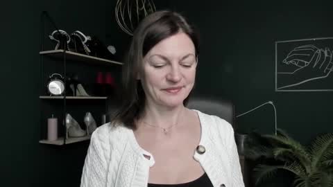 Vivian online show from October 27, 7:37 am