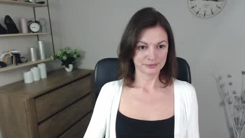 Vivian online show from December 3, 5:41 am