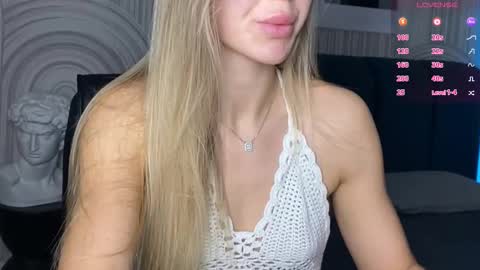 Snapshot of vivian_evans_ chatting on September 22, 1:04 am Vivian Evans online show from September 22, 1:04 am