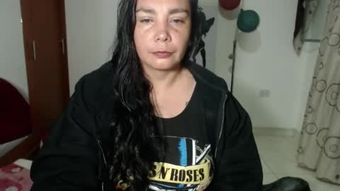 Snapshot of vivian_milf_paint chatting on September 18, 3:49 am vivian_milf_paint online show from September 18, 3:49 am